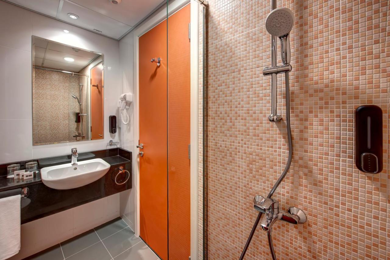 Wescott Hotel ドバイ エクステリア 写真