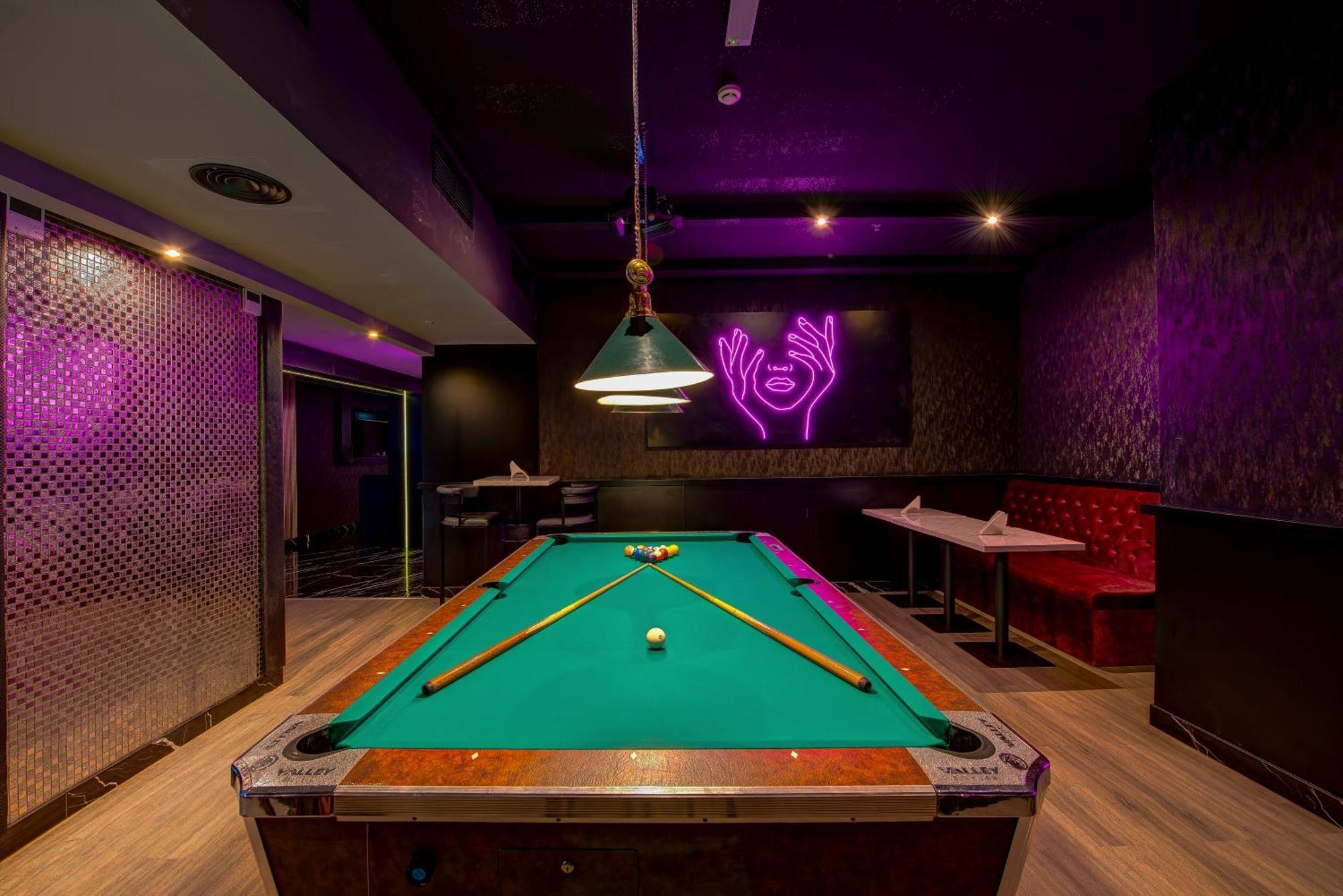 Wescott Hotel ドバイ エクステリア 写真