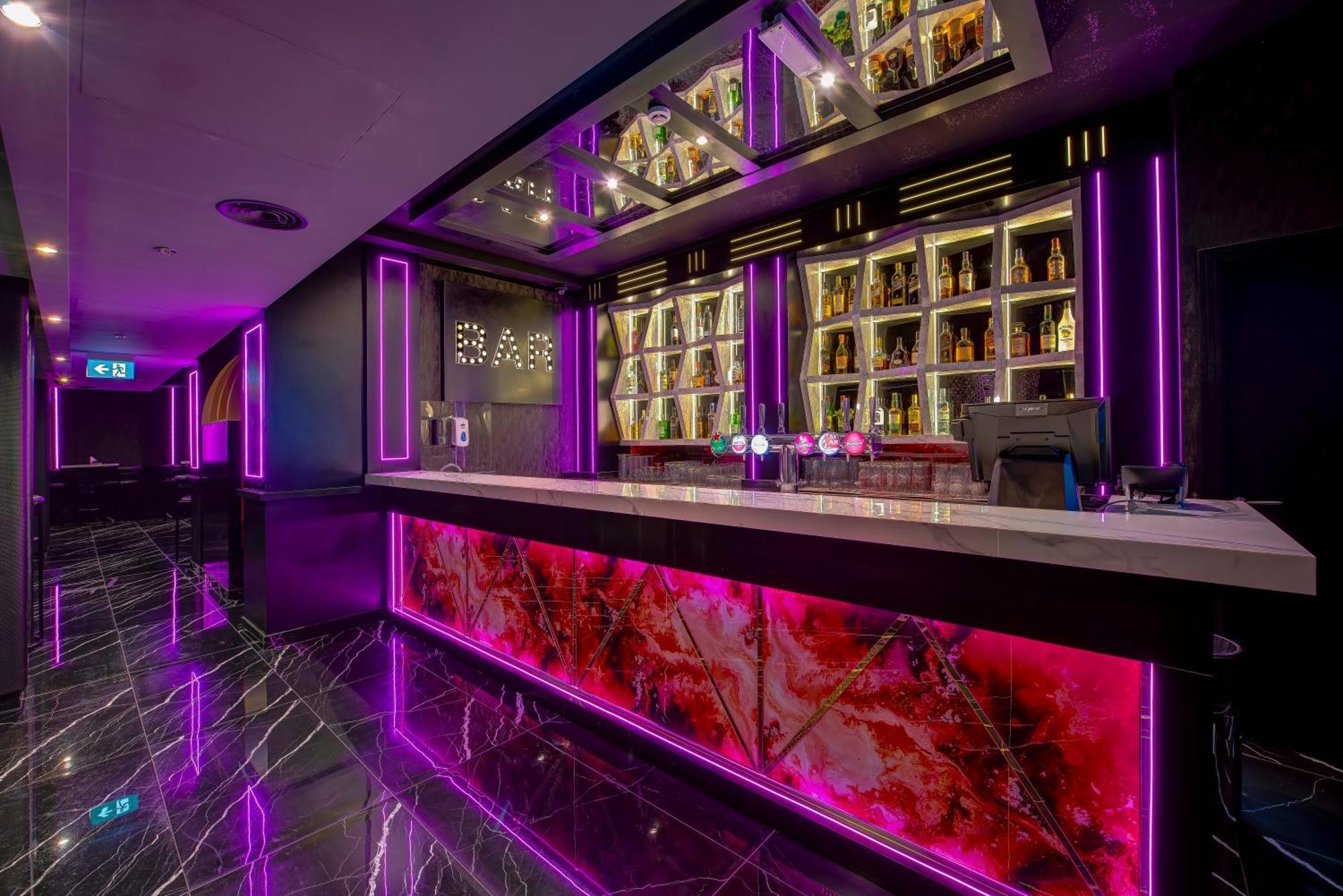 Wescott Hotel ドバイ エクステリア 写真