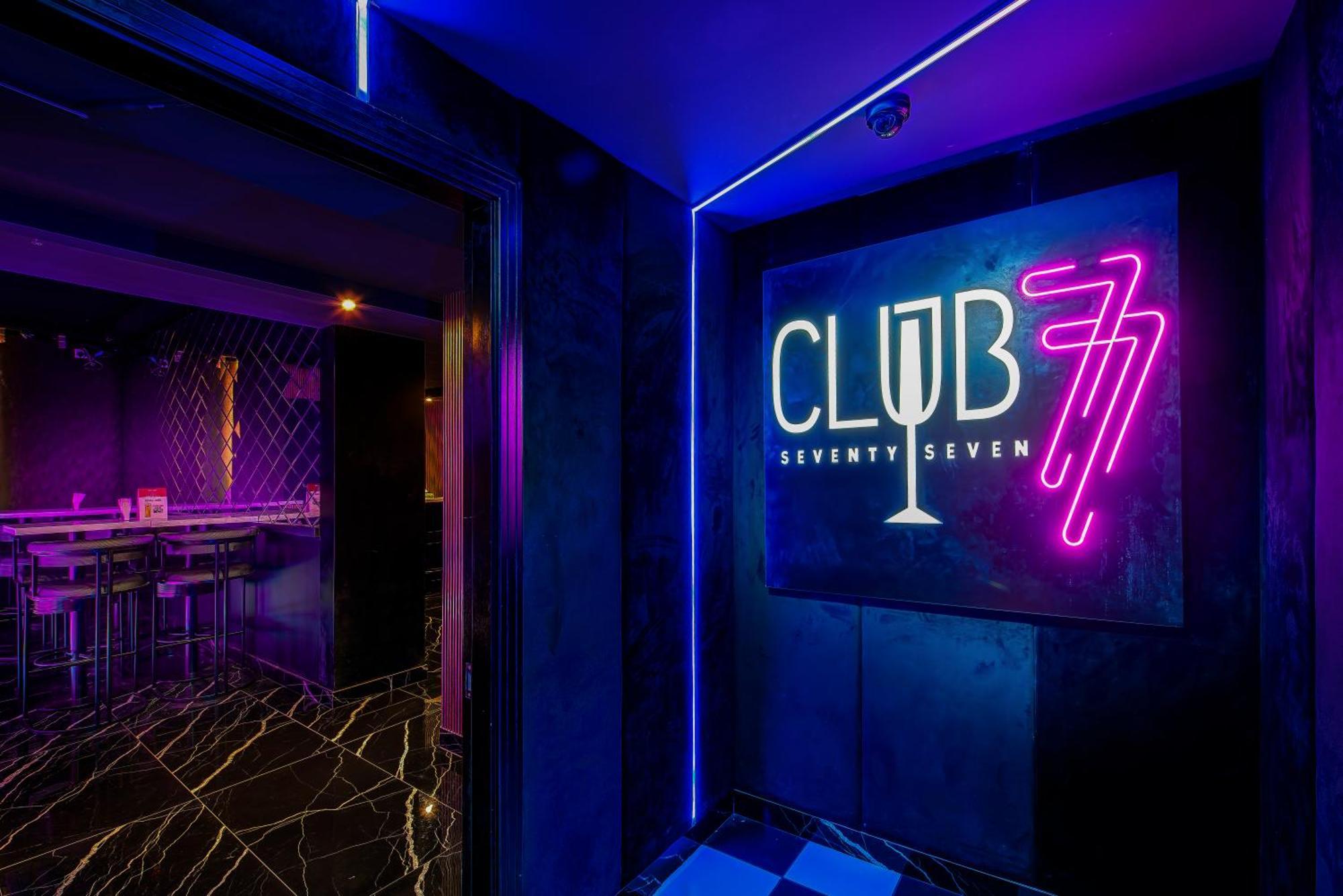 Wescott Hotel ドバイ エクステリア 写真