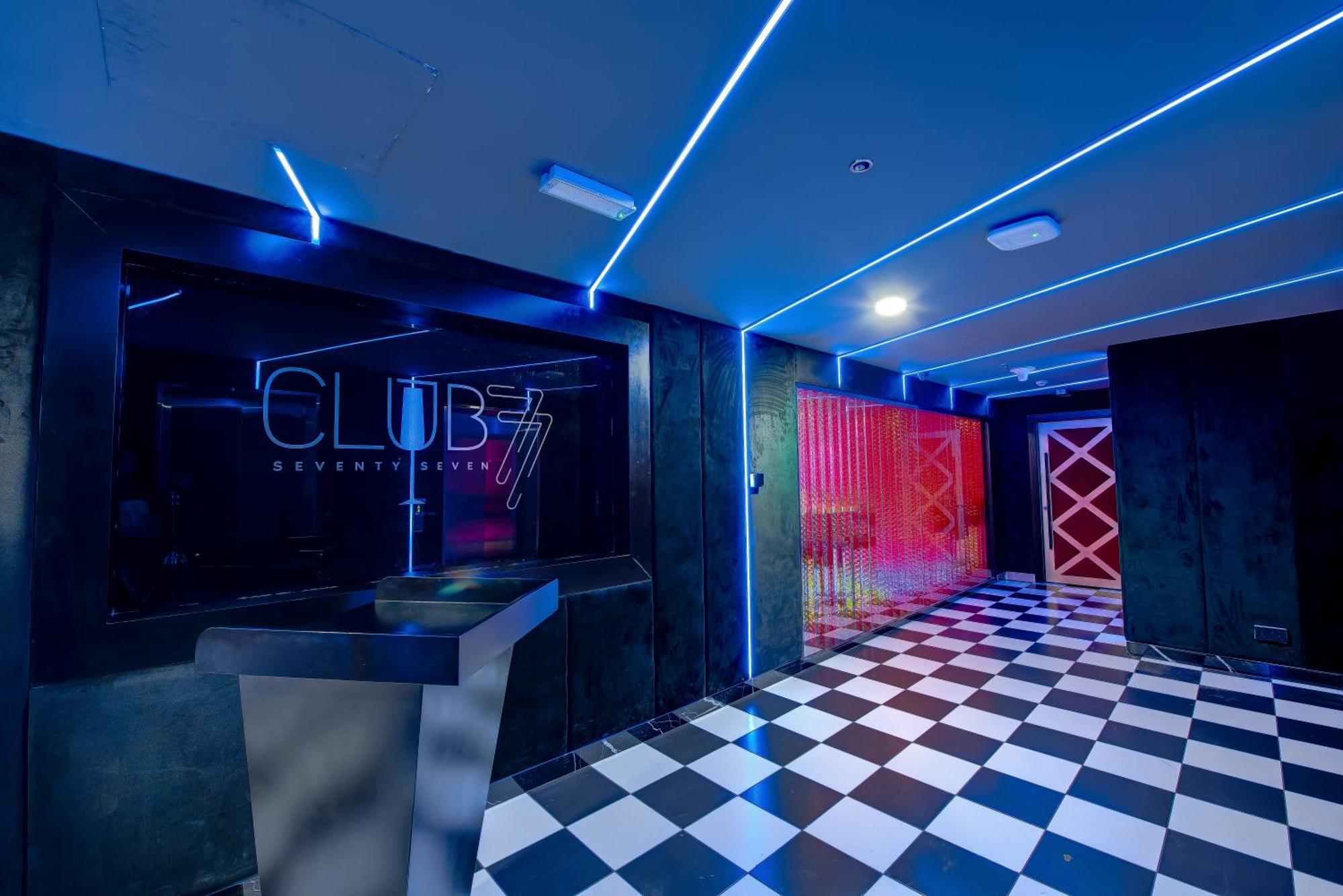 Wescott Hotel ドバイ エクステリア 写真