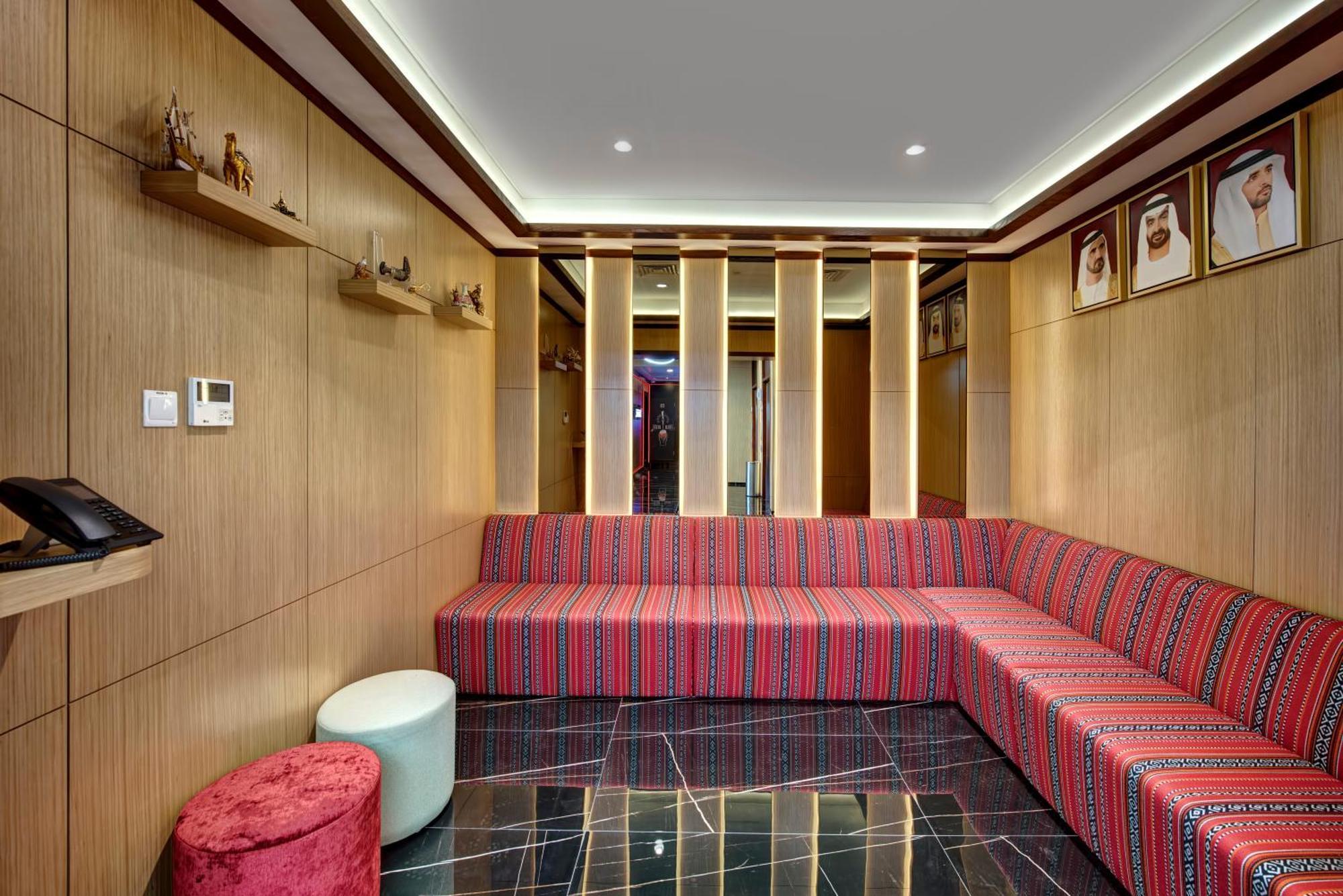 Wescott Hotel ドバイ エクステリア 写真